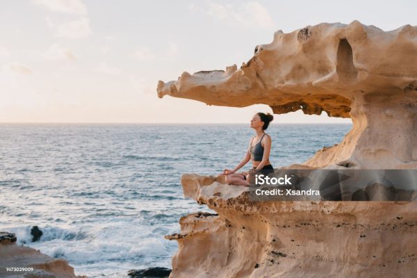 Las olas susurran secretos que solo el corazón puede escuchar.